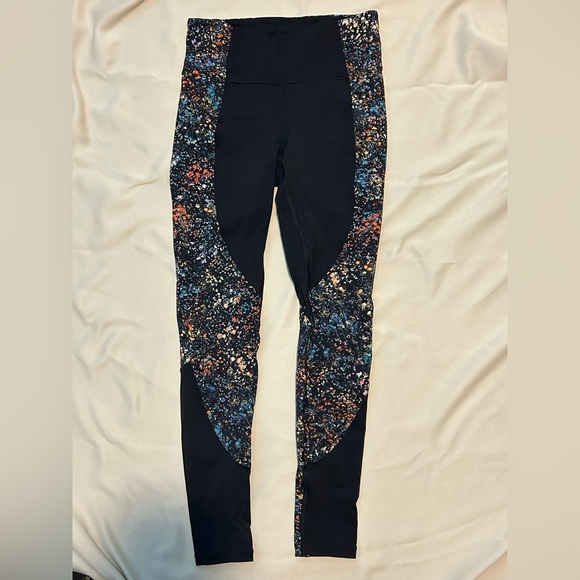 Lululemon Wake & Train Tight *28" in Black/Flowerescent Multi - Size 8 - Picture 2 of 12